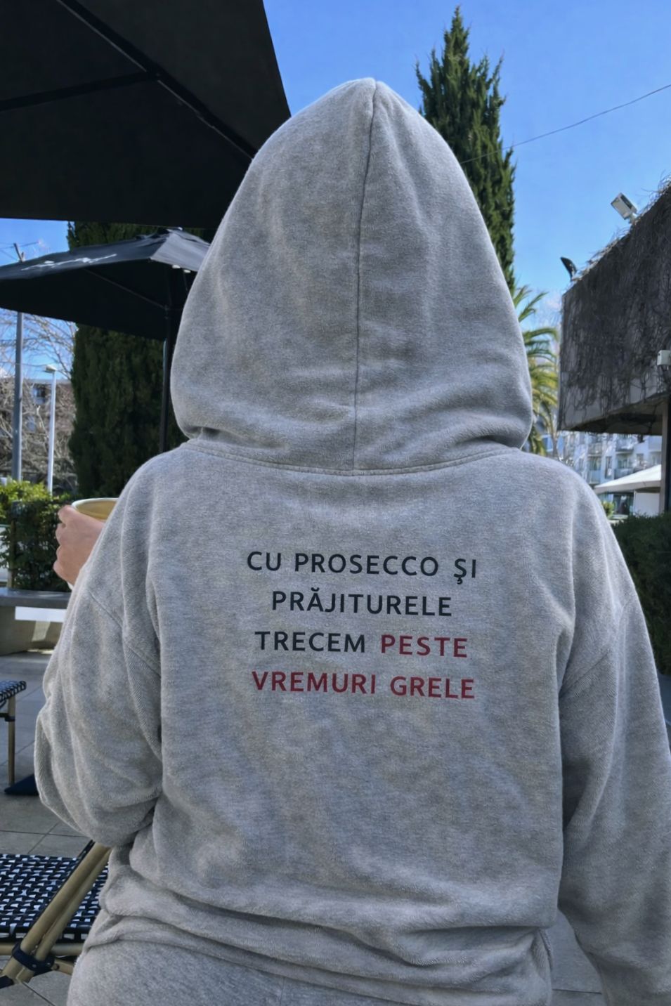 Hanorac “Cu Prosecco și Prăjiturele Trecem Peste Vremuri Grele”