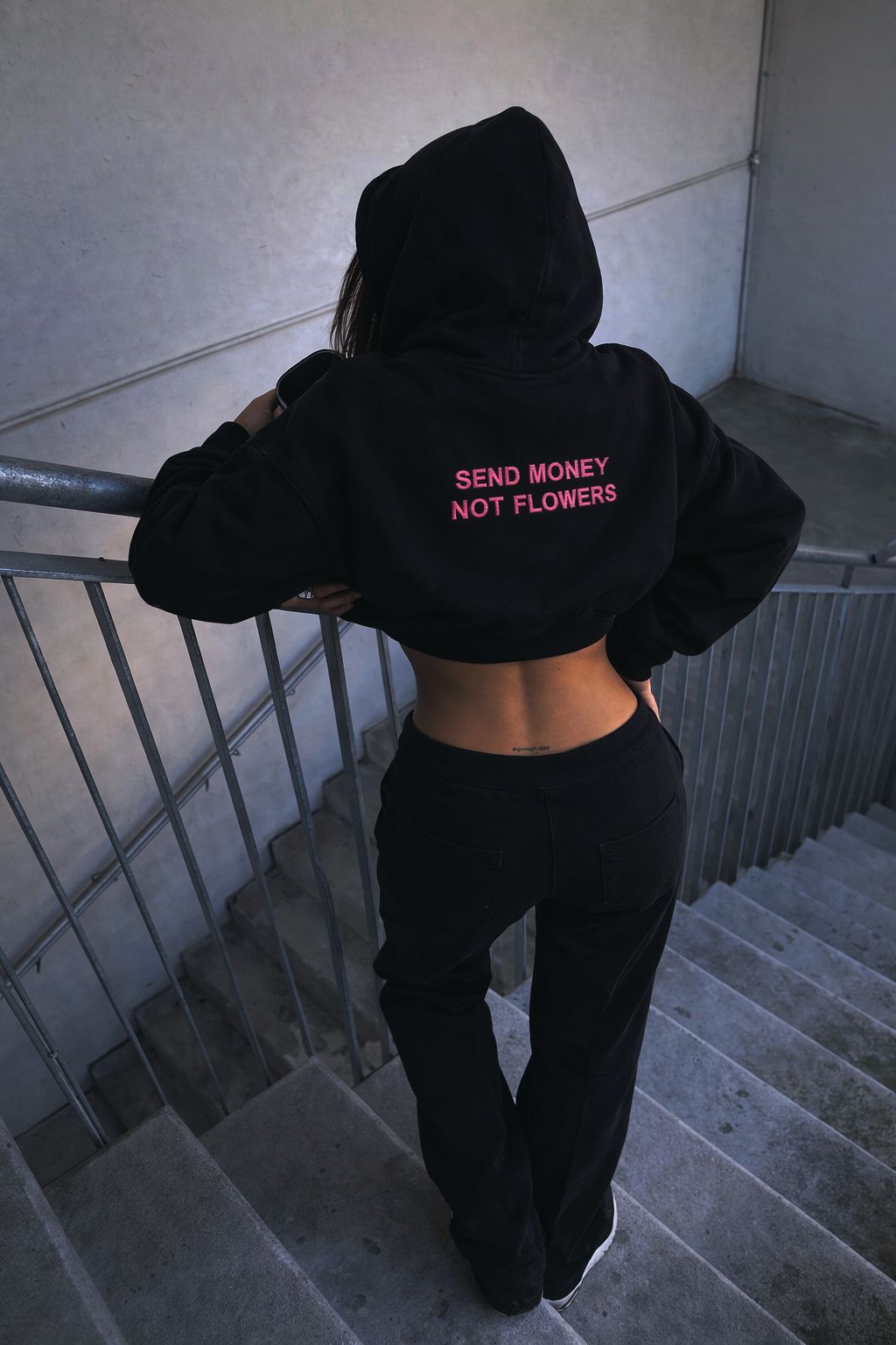 Hanorac “SEND MONEY NOT FLOWERS”