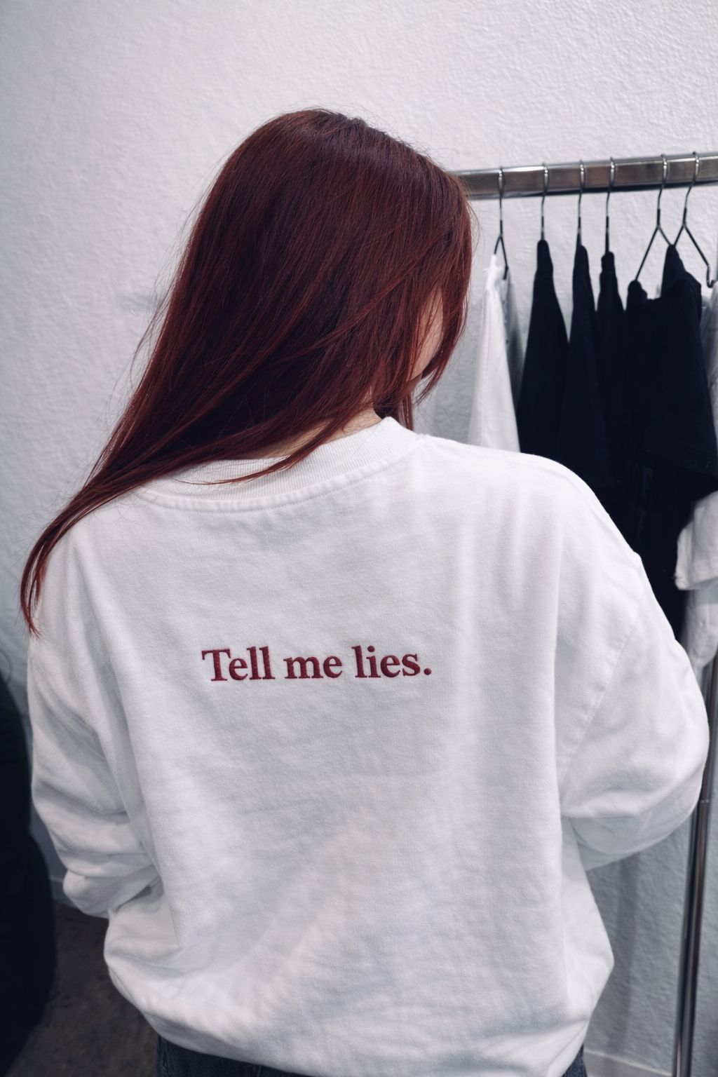 Tricou „Tell Me Lies.”
