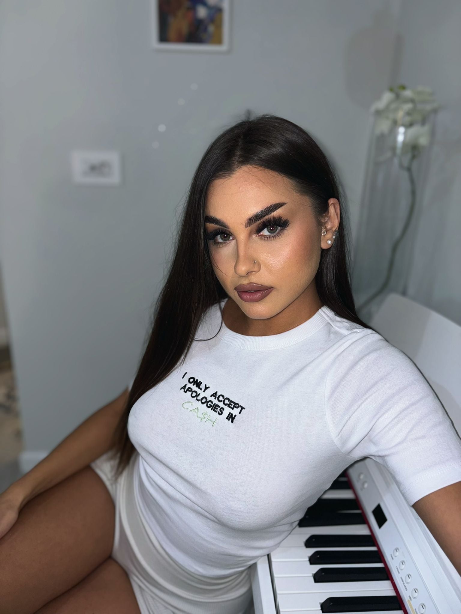 Tricou "I only accept apologies in CASH"