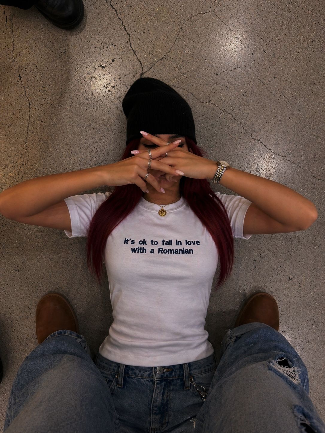 Tricou "It's ok to fall in love with a Romanian"