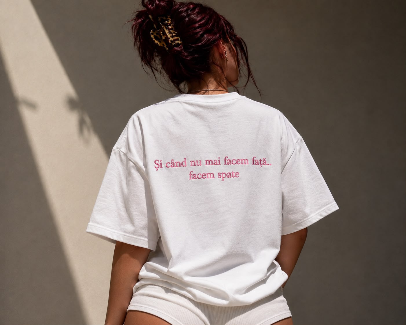 Relaxed Fit Embroidered T-Shirt "Și când nu mai facem față…"