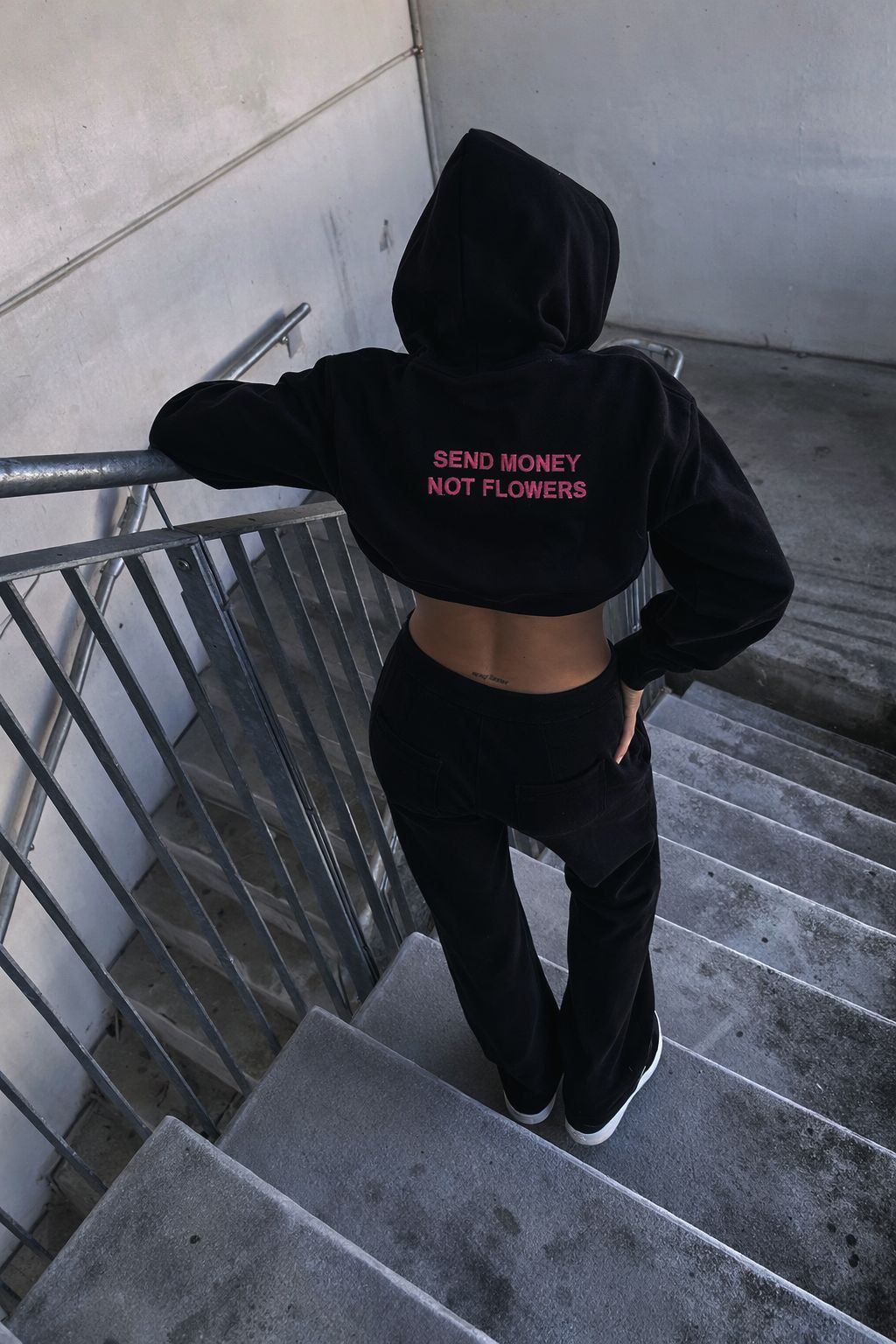 Hanorac “SEND MONEY NOT FLOWERS”